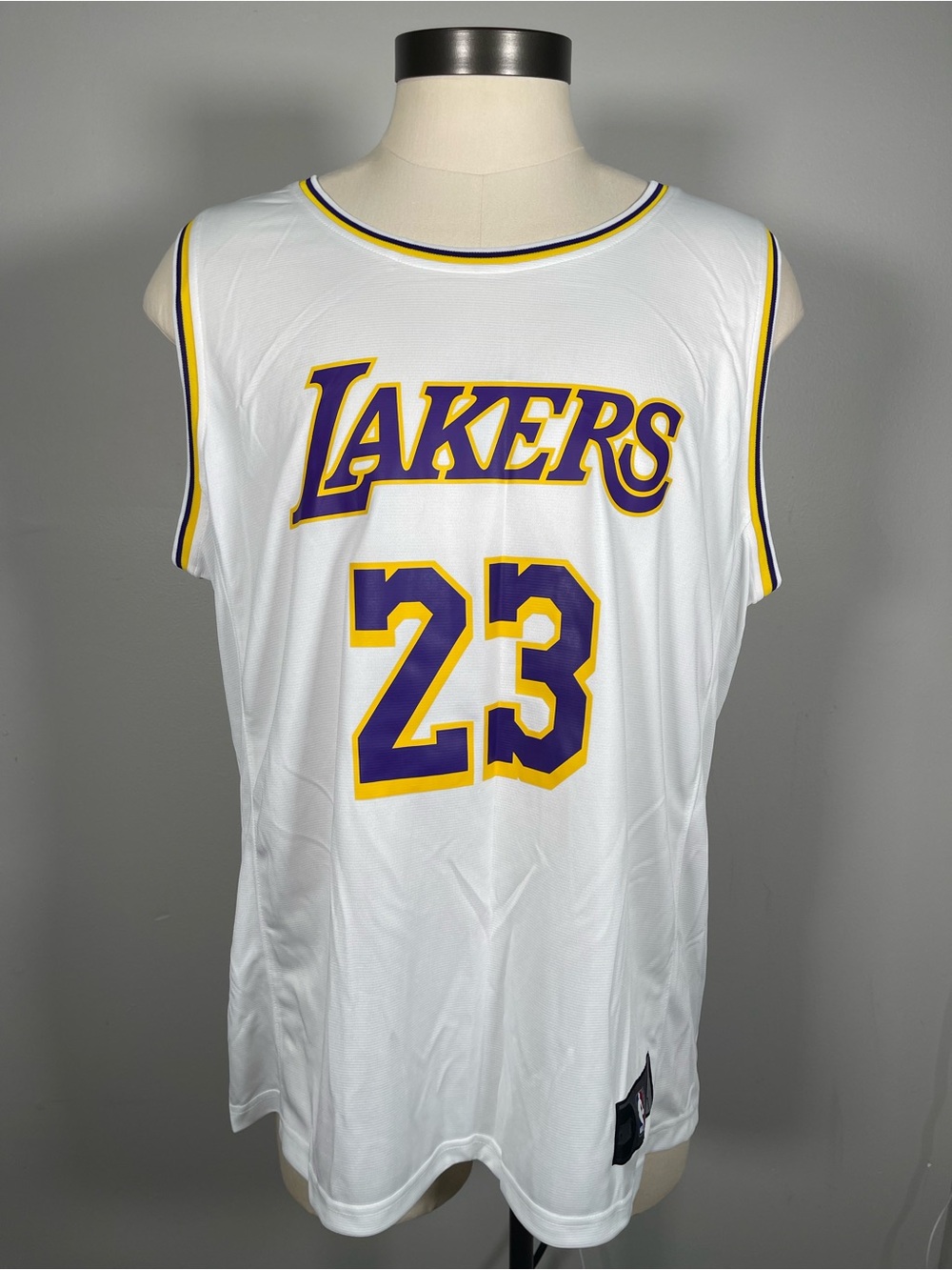Lebron James Los Angeles Lakers White Fanatics Replica Jersey - XL